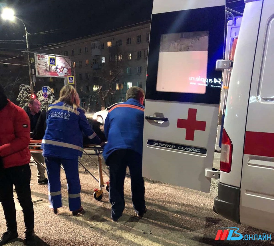 В центре Волгограда женщину сбили на пешеходном переходе (ФОТО)